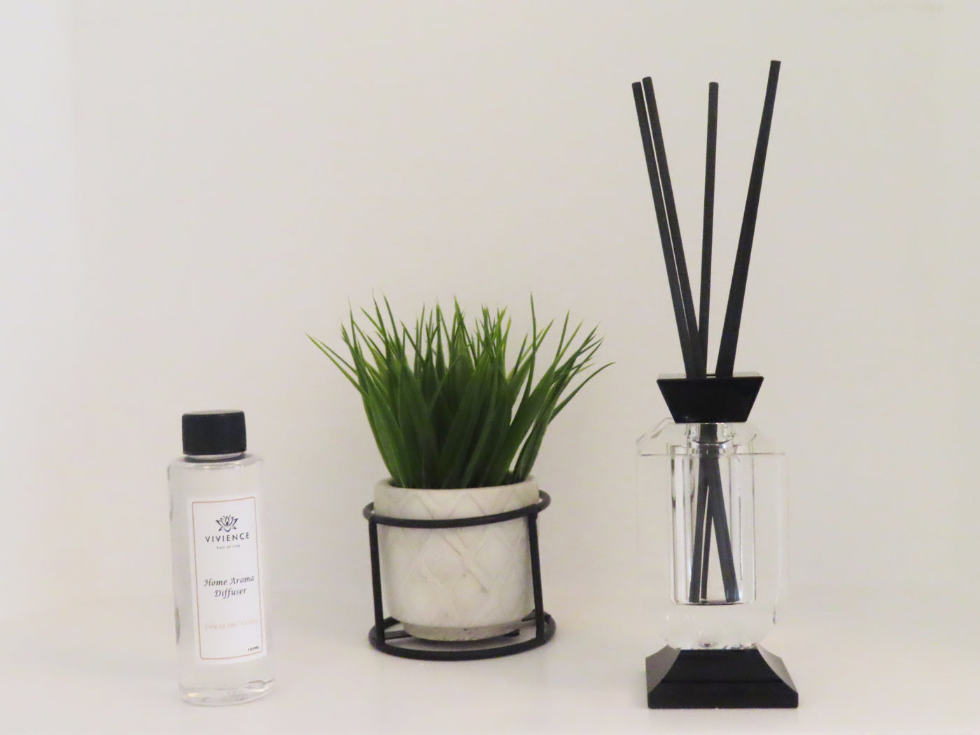 Crystal Diffuser with Black Accents - Lily of the Valley Scent